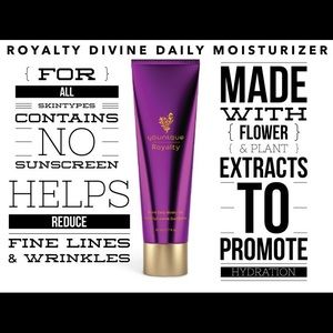 Younique Divine Daily Moisturizer